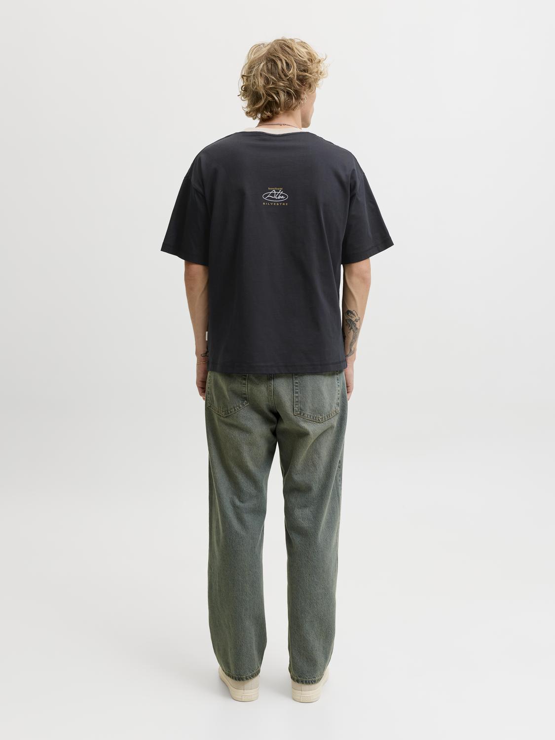 model_shot-back